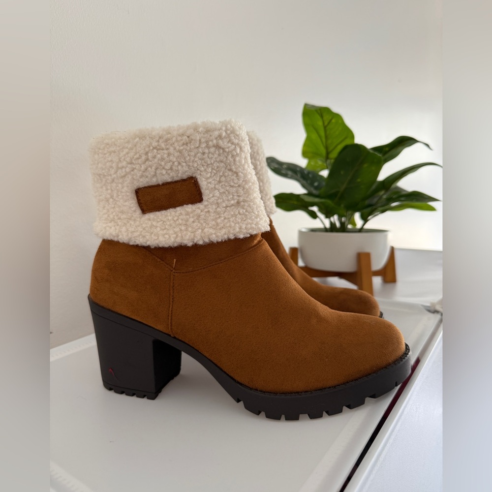 Ankle Boots / New / Brawn/ Sherpa Details